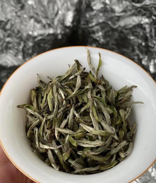 白茶牡丹和贡眉陈化过程及品质变化对比，哪个更值得陈化？