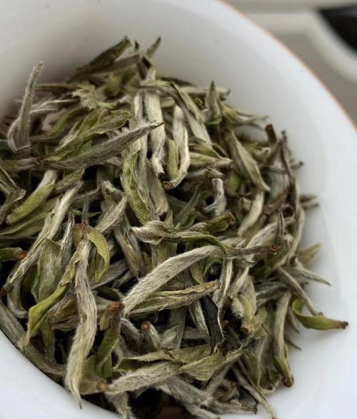 陈皮白茶冲泡技巧：水温 100 度，不同品种冲泡时间各异