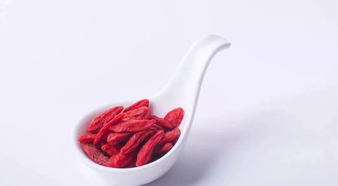 家庭小药箱必备中药：枸杞子，滋阴明目延缓衰老的良药