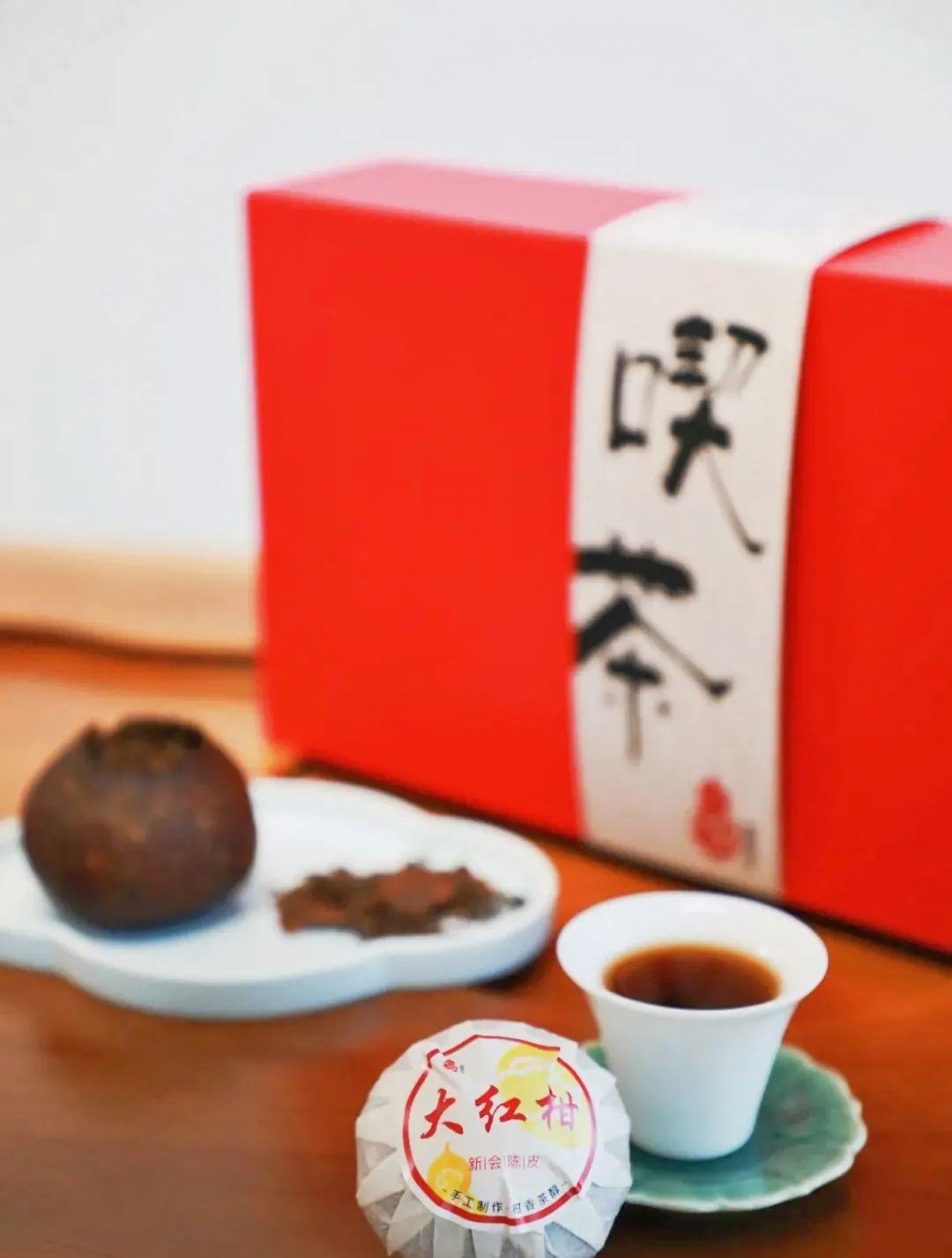 围炉煮茶暖心暖胃，大红柑礼盒带来暖冬醇香茶韵