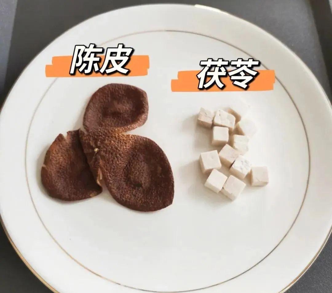 陈皮茯苓茶的功效与作用：全面解析其健康益处和饮用方法：调节肠胃、祛湿利水、健脾胃、里气化痰