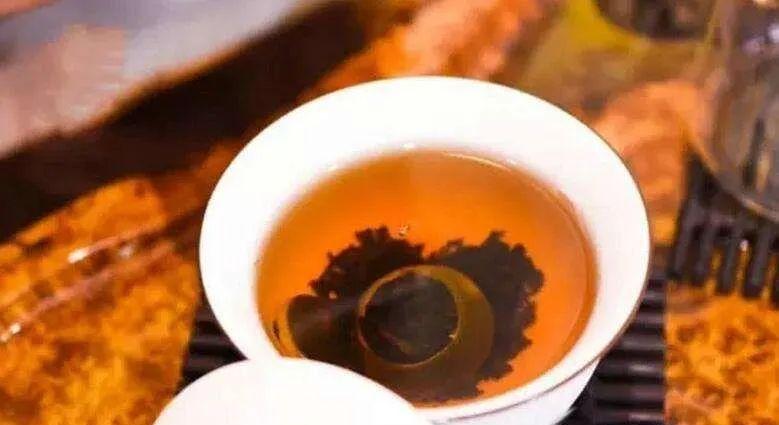 女人喝陈皮普洱茶的三大好处：深层排毒、改善肤色、抗衰老